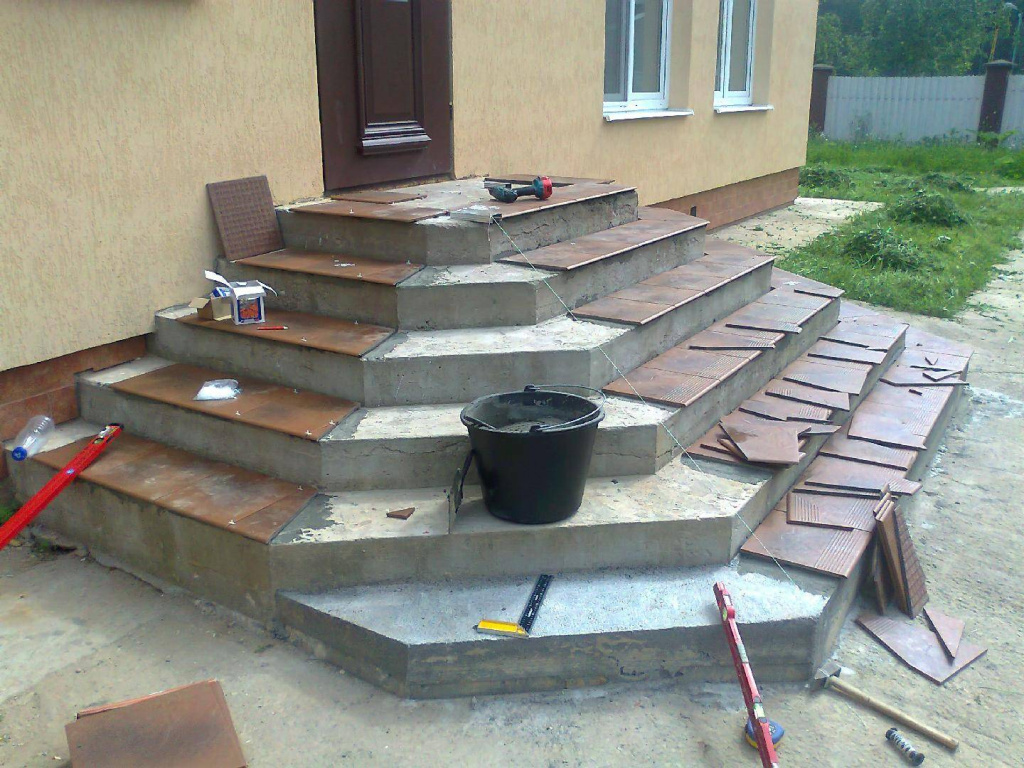 Крыльцо из бетона b1db57a531e1e491a9ed0247a9cd0289.jpeg